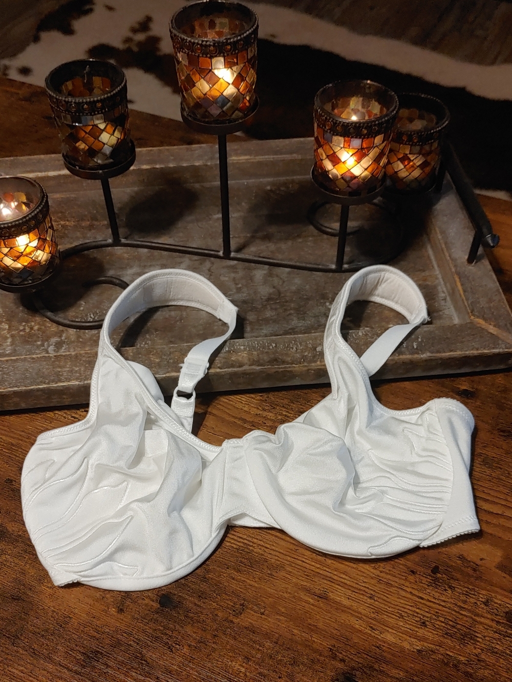 NWOT Gorgeous white Multiple sizes Unpadded Underwire stunning Bra